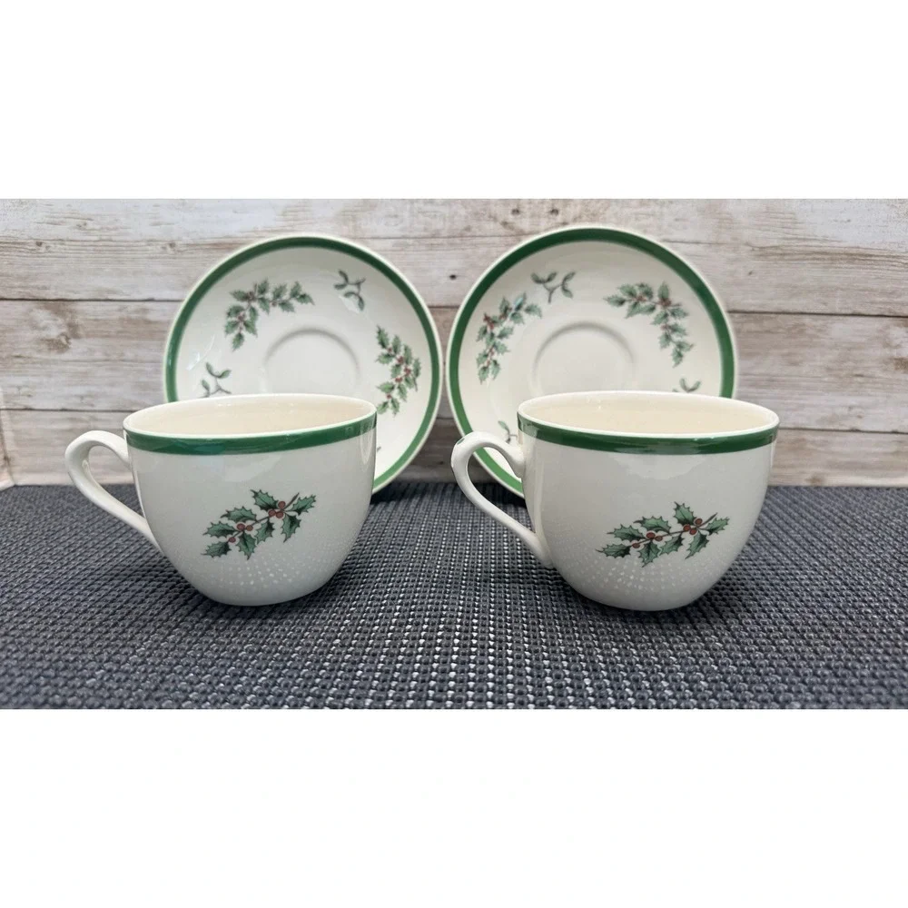 4 Pc Set Vintage Spode Christmas Tree Cups and Saucers S 3324 90's England